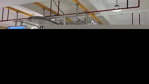 廣角信息發布系統助力服裝廠吊掛式流水線生產管理數字化